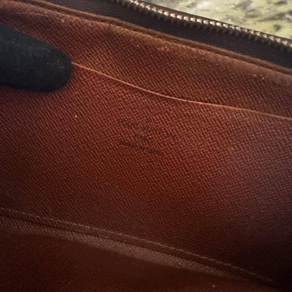 - Louis Vuitton Monogram
Porte Monnaie
Zippy Long Wallet/Preloved - Picture 14 of 16